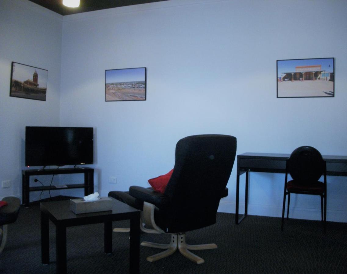 Motel Daydream And Broken Hill